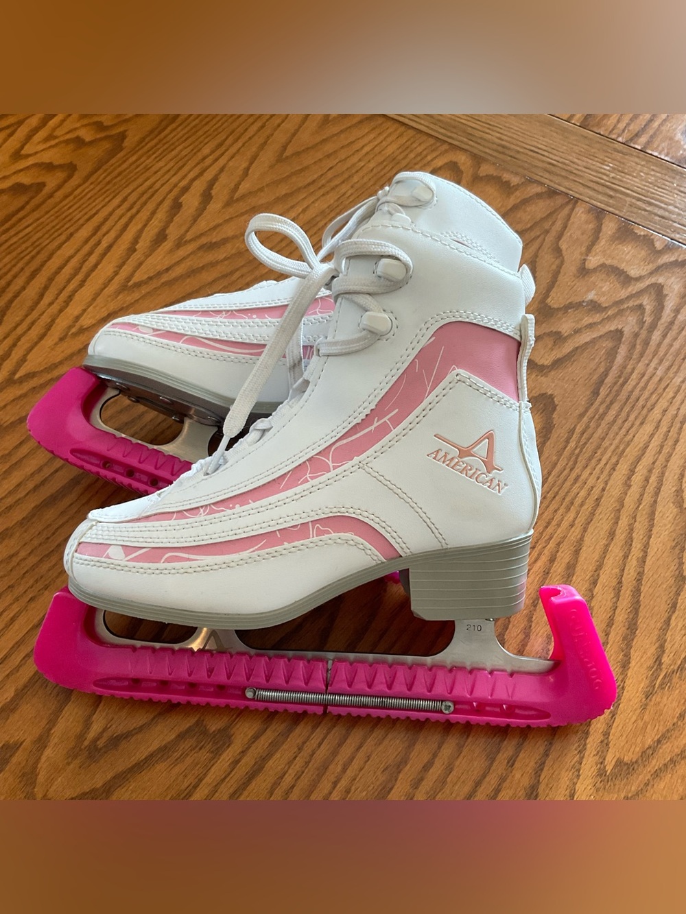 American Athletic Freedom Figure Ice Skates, White & Pink w/Skate Guards, Sz 3